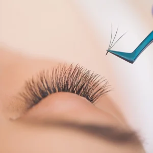 Lashes auffüllen in Frankfurt am Main im Greenlotus Spa Riedberg