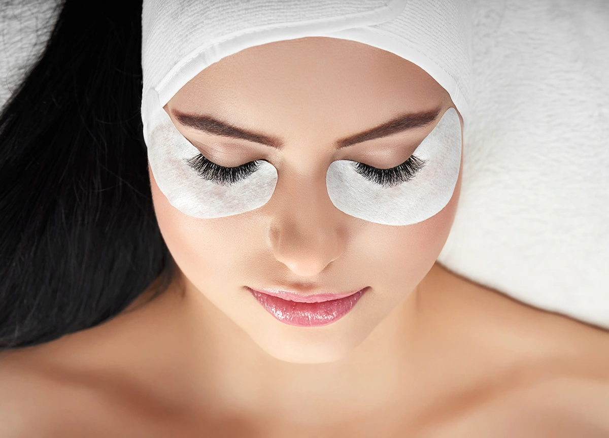 Wimpernverlängerung in Frankfurt am Main im Greenlotus Spa. 1 zu 1, Volumen