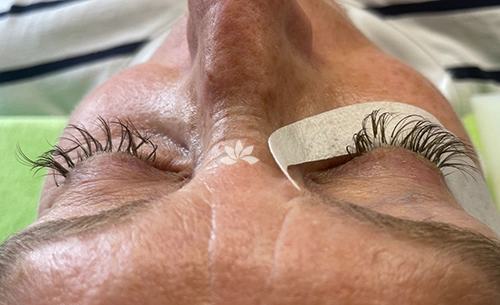 Beschädigte Wimpern1 Beschädigte Wimpern nach Wimpernverlängerung